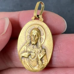 Pamono French Sacred Heart Madonna and Child 18k Yellow Gold Medal Pendant from Perriat, 1930s><noscript><img width=
