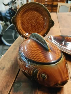 Discount Pamono French Service in the Shape of a Fish in Majolica from Sarreguemines, 1970s, Set of 15