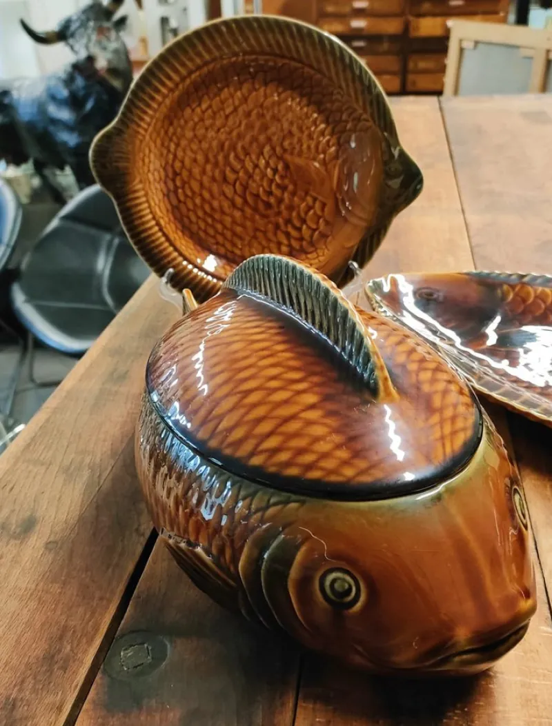 Discount Pamono French Service in the Shape of a Fish in Majolica from Sarreguemines, 1970s, Set of 15