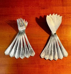 Pamono French Silver Plated Fish Cultery Filets Pattern by Sfam Lorfèvrerie De Chambly, 1920, Set of 12> Cutlery & Serving Utensils