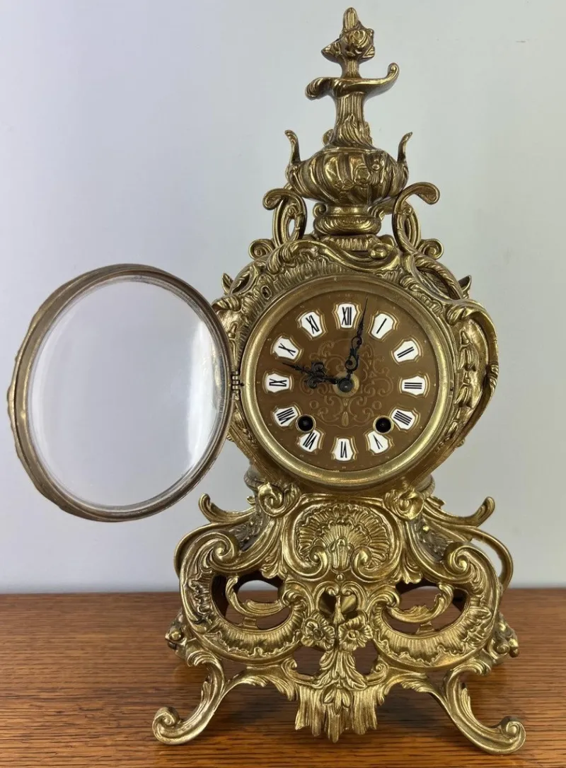 Hot Pamono French Style Clock in Gilt Brass