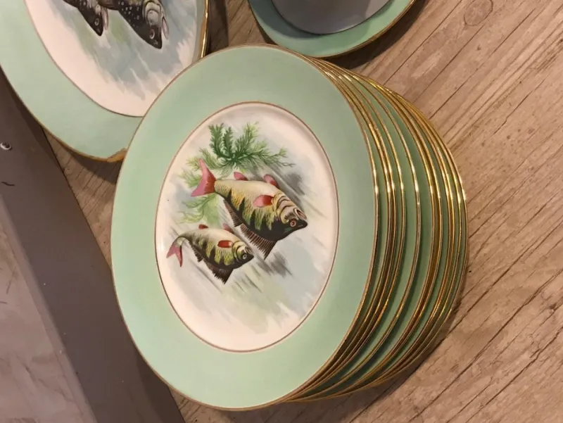 Pamono French Table Service in Hand-Painted Limoges Porcelain, 1950s, Set of 15> Dinner Plates & Bowls