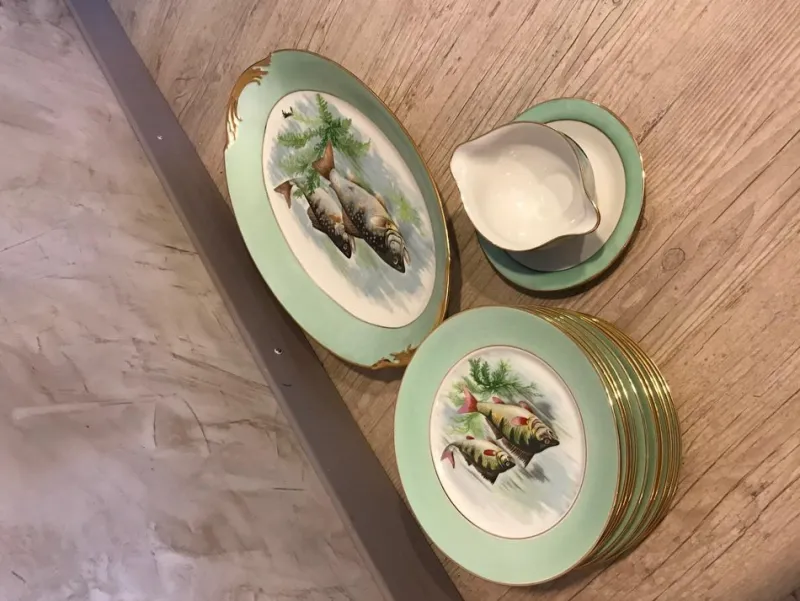 Pamono French Table Service in Hand-Painted Limoges Porcelain, 1950s, Set of 15> Dinner Plates & Bowls