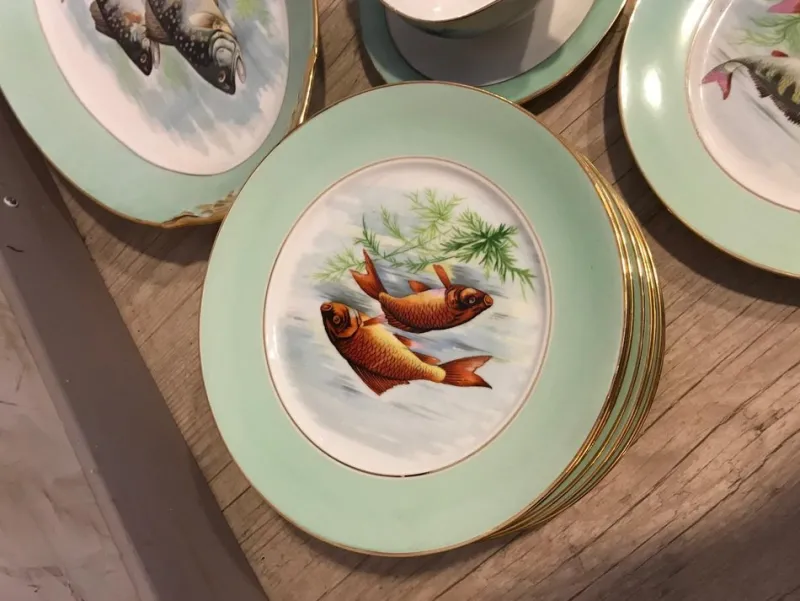 Pamono French Table Service in Hand-Painted Limoges Porcelain, 1950s, Set of 15> Dinner Plates & Bowls
