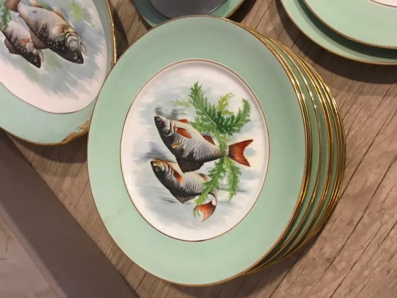 Pamono French Table Service in Hand-Painted Limoges Porcelain, 1950s, Set of 15> Dinner Plates & Bowls