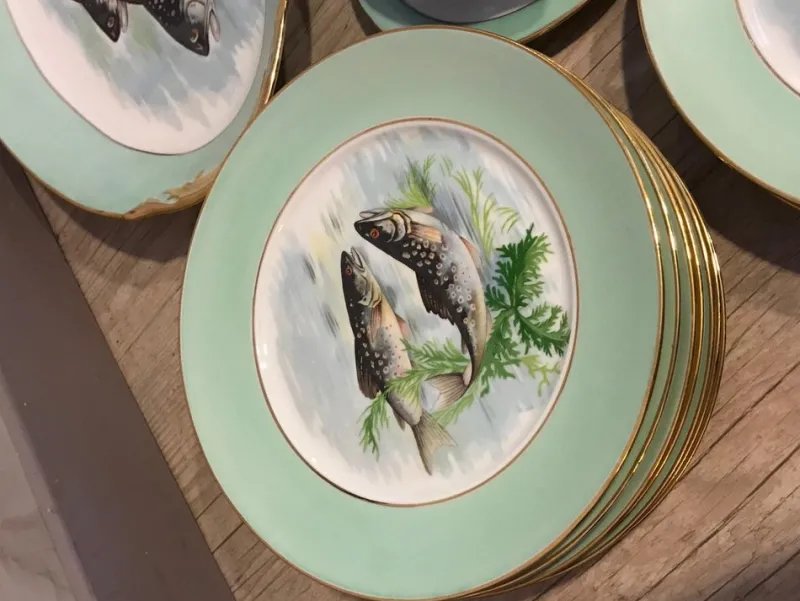 Pamono French Table Service in Hand-Painted Limoges Porcelain, 1950s, Set of 15> Dinner Plates & Bowls