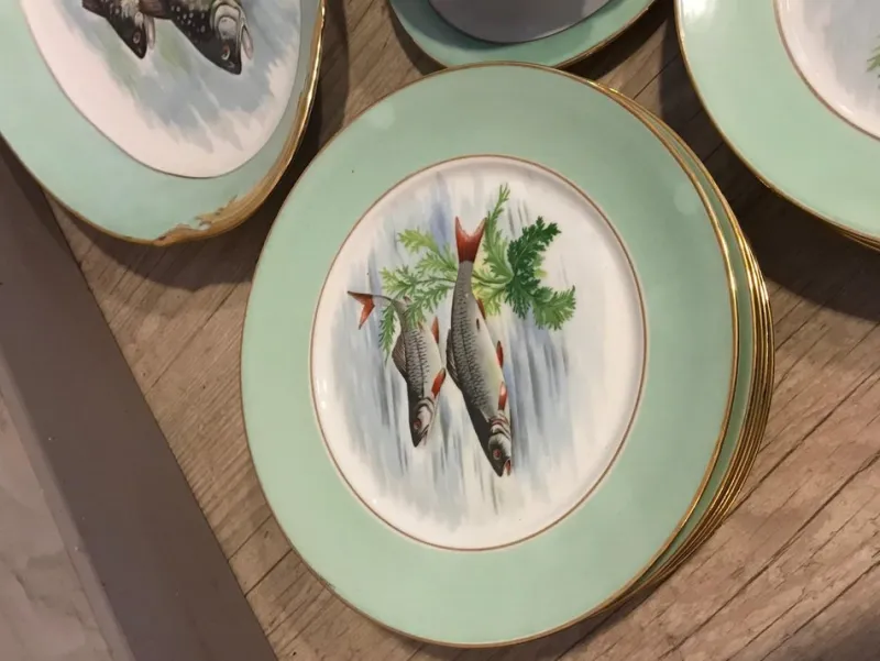 Pamono French Table Service in Hand-Painted Limoges Porcelain, 1950s, Set of 15> Dinner Plates & Bowls