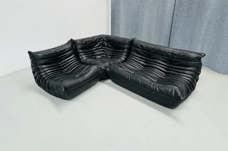 Pamono French Togo Living Room Set in Black Leather by Michel Ducaroy for Ligne Roset., Set of 3> Living Room Sets