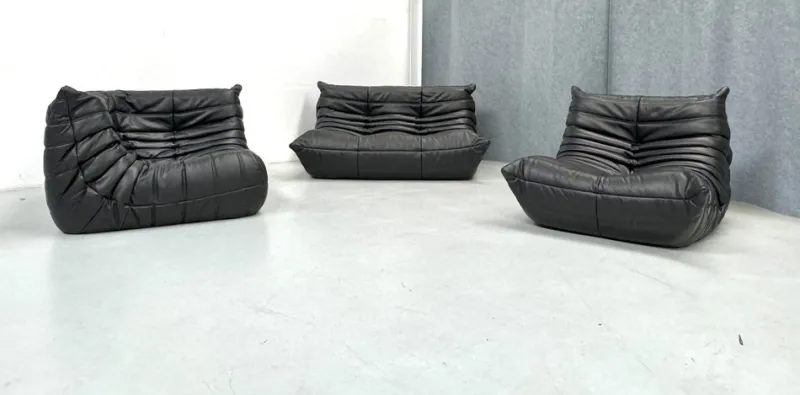 Pamono French Togo Living Room Set in Black Leather by Michel Ducaroy for Ligne Roset., Set of 3> Living Room Sets