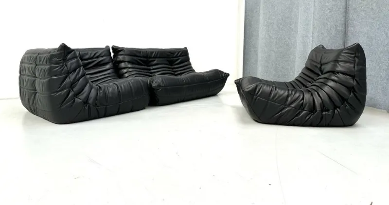 Pamono French Togo Living Room Set in Black Leather by Michel Ducaroy for Ligne Roset., Set of 3> Living Room Sets