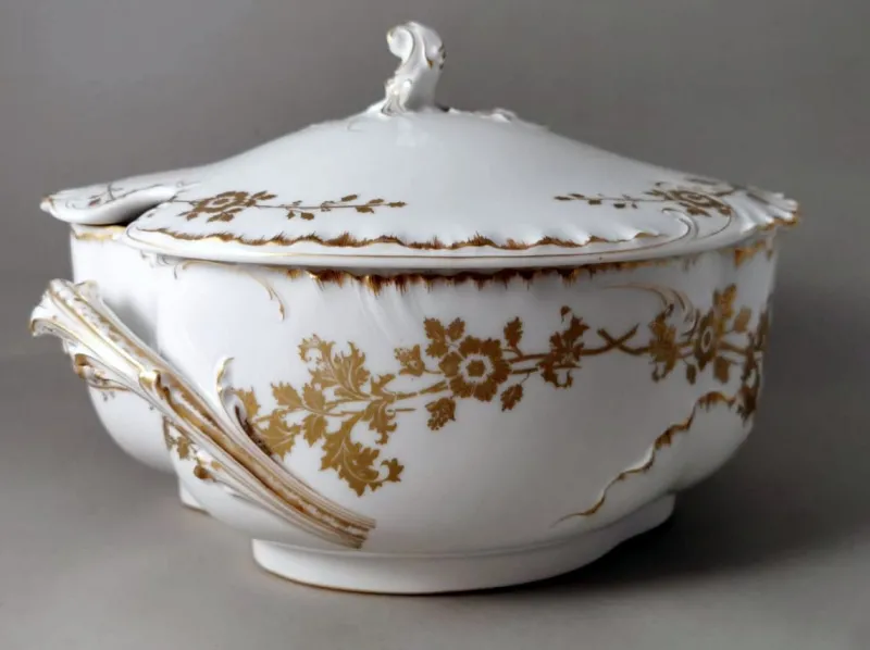 Pamono French Tureen in White Porcelain and Gold Decoration from Haviland & Co., 1902