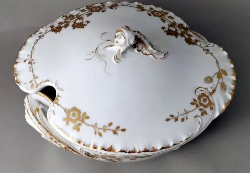 Pamono French Tureen in White Porcelain and Gold Decoration from Haviland & Co., 1902