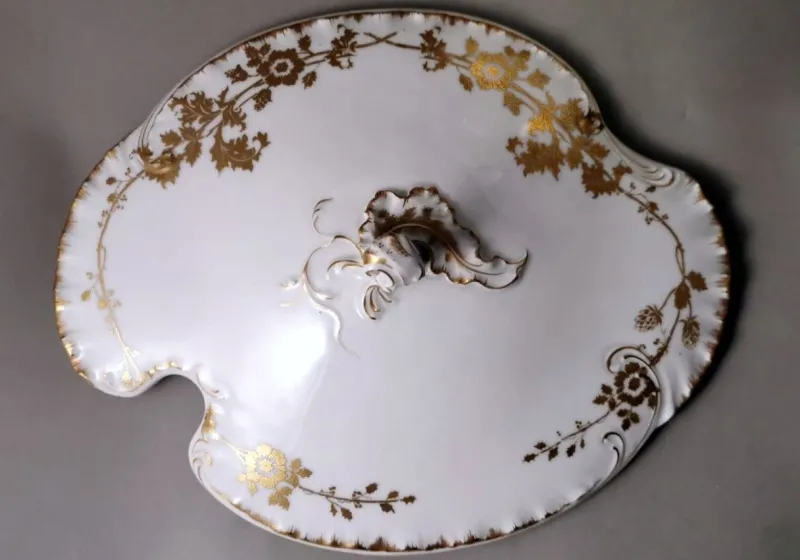 Pamono French Tureen in White Porcelain and Gold Decoration from Haviland & Co., 1902