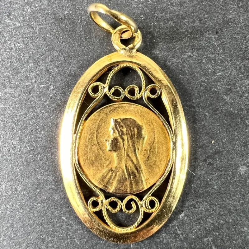 Hot Pamono French Virgin Mary Filigree Charm Pendant in 18k Yellow Gold, 1890s