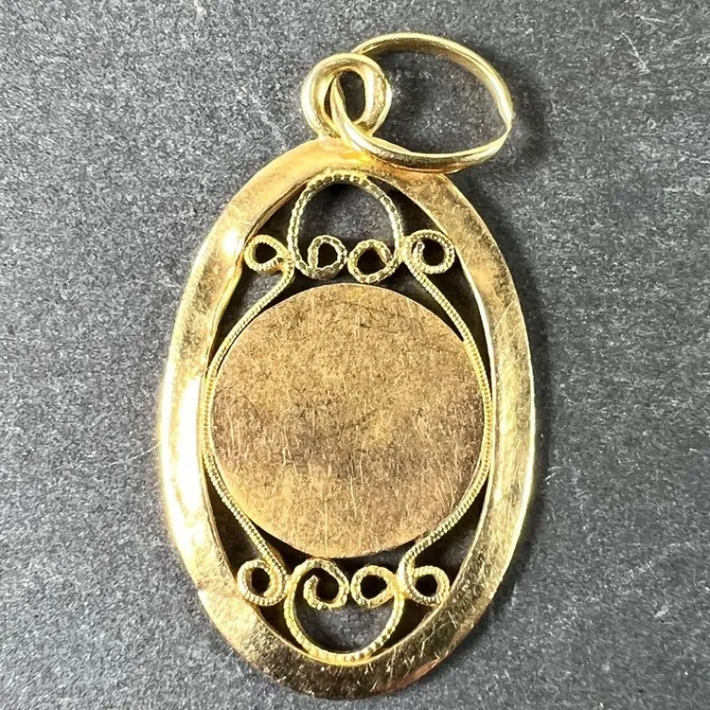 Hot Pamono French Virgin Mary Filigree Charm Pendant in 18k Yellow Gold, 1890s