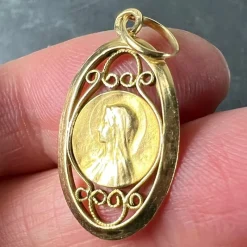 Hot Pamono French Virgin Mary Filigree Charm Pendant in 18k Yellow Gold, 1890s