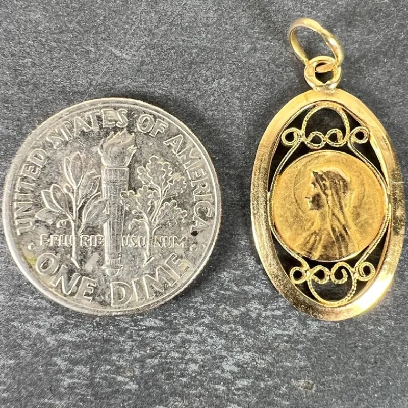 Hot Pamono French Virgin Mary Filigree Charm Pendant in 18k Yellow Gold, 1890s