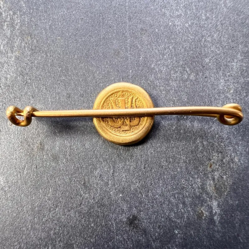 Pamono French Virgin Mary Medal Safety Pin 18k Yellow Gold Charm Brooch, 1920s> Brooches
