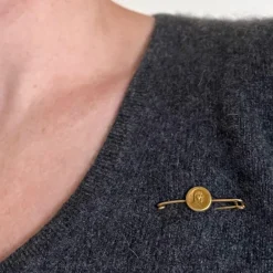 Pamono French Virgin Mary Medal Safety Pin 18k Yellow Gold Charm Brooch, 1920s><noscript><img width=