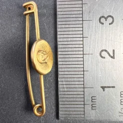 Pamono French Virgin Mary Medal Safety Pin 18k Yellow Gold Charm Brooch, 1920s><noscript><img width=