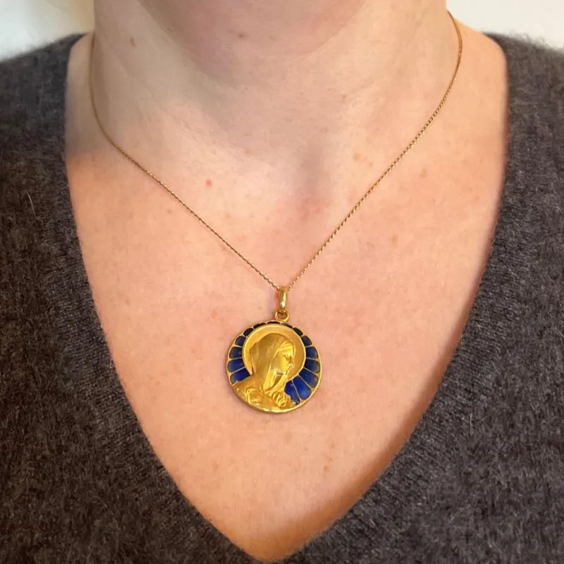 Online Pamono French Virgin Mary Plique a Jour Enamel 18k Yellow Gold Charm Pendant by Vernon, 1890s