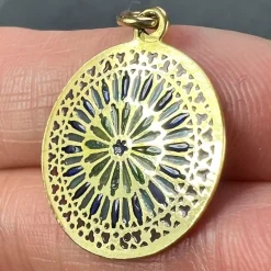 Pamono French Window Plique a Jour Enamel 18k Yellow Gold Pendant Medal, 1940s><noscript><img width=