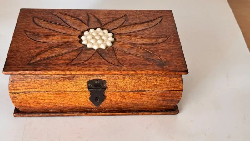 Pamono French Wooden Box with Geometric Floral Ceramic Inlay, 1950s> Trunks Crates & Baskets