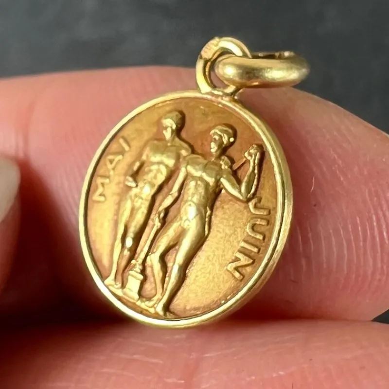 Sale Pamono French Zodiac Gemini Starsign 18k Yellow Gold Charm Pendant, 1940s
