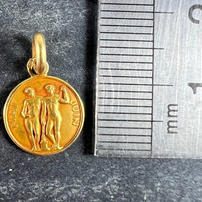 Sale Pamono French Zodiac Gemini Starsign 18k Yellow Gold Charm Pendant, 1940s