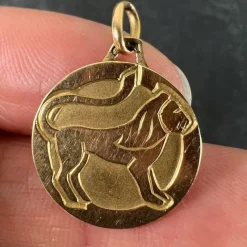 Pamono French Zodiac Leo Starsign 18k Yellow Gold Charm Medal Pendant, 1970s><noscript><img width=