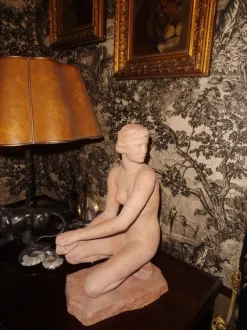Pamono Fritz Klimsch, Art Deco Nude Crouching Woman, 1920s, Terracotta> Art Deco