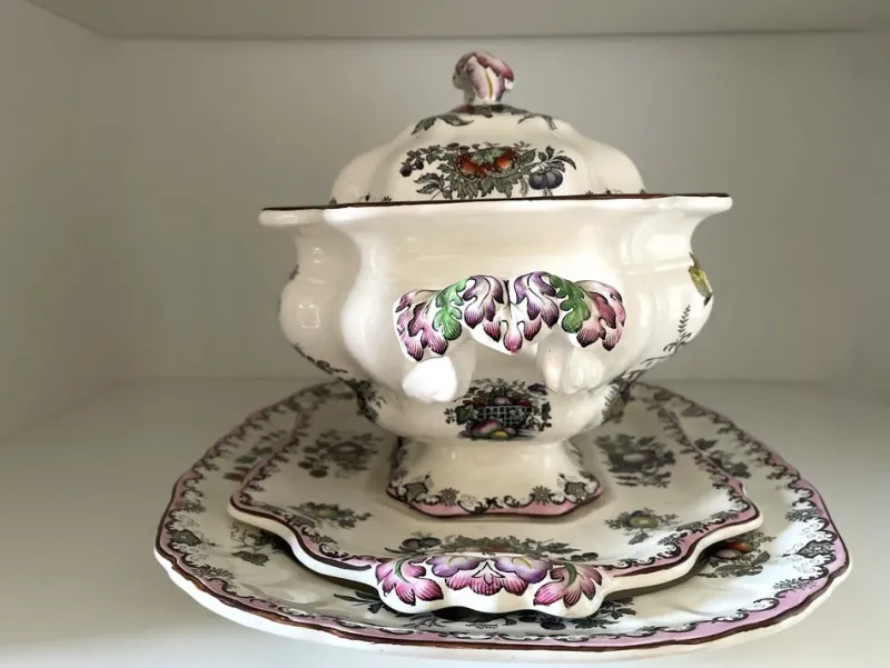 Pamono Fruit Basket Soup Tureen with Serving Plates and Ladle, 1950s, Set of 4> Serving Dishes