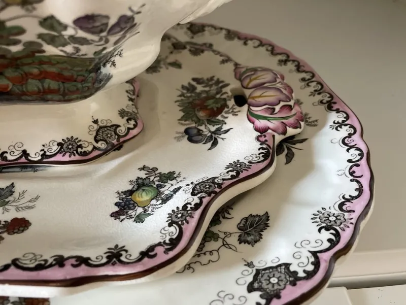 Pamono Fruit Basket Soup Tureen with Serving Plates and Ladle, 1950s, Set of 4> Serving Dishes