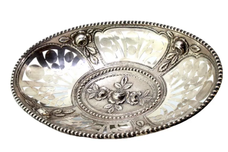 Pamono Fruit Bowl in Cut-Out Silver with Central Floral Relief and Pearly Frieze Edge> Bowls