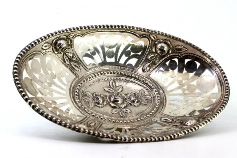 Pamono Fruit Bowl in Cut-Out Silver with Central Floral Relief and Pearly Frieze Edge> Bowls