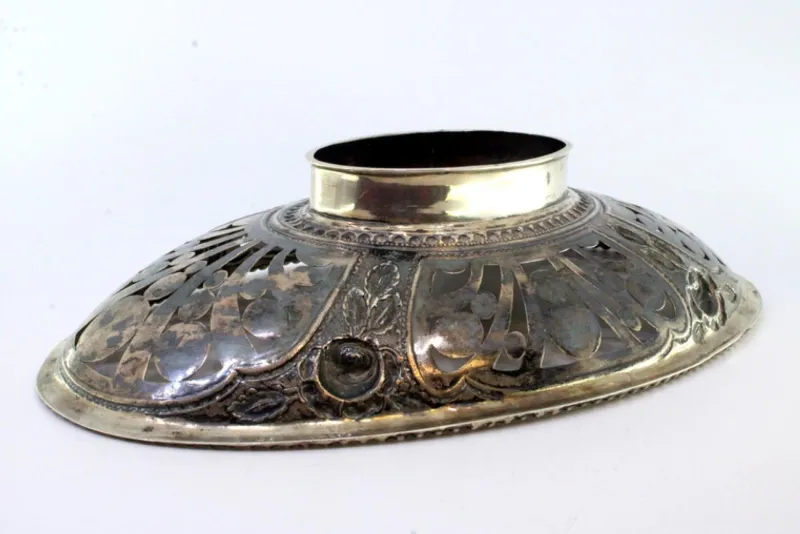 Pamono Fruit Bowl in Cut-Out Silver with Central Floral Relief and Pearly Frieze Edge> Bowls