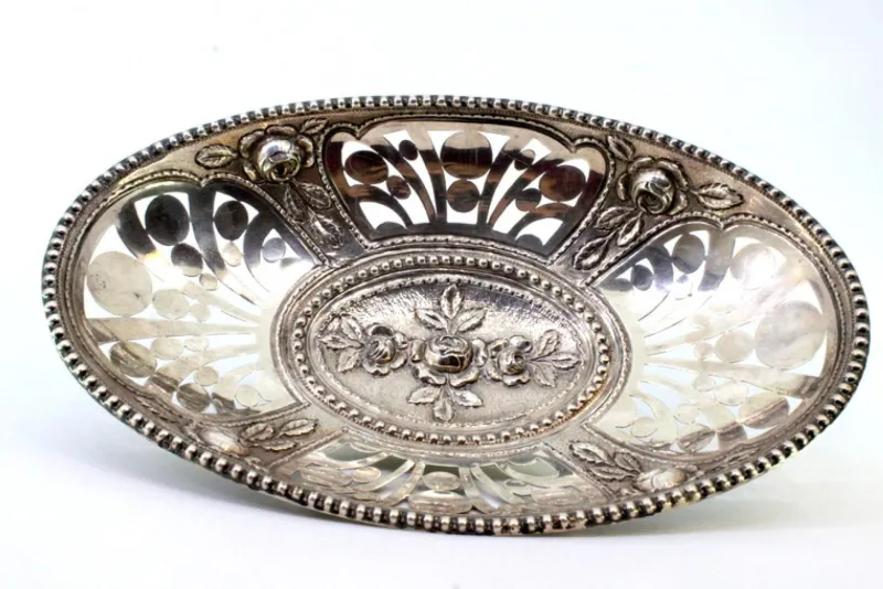 Pamono Fruit Bowl in Cut-Out Silver with Central Floral Relief and Pearly Frieze Edge> Bowls