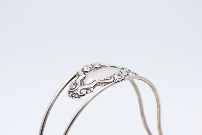 Pamono Fruit Bowl in Embossed Silver with Double Wire Handle> Bowls