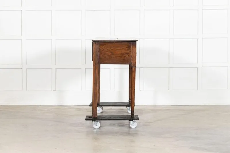 Pamono George III English Vernacular Oak Dresser Base, 1800> Dressers, Commodes & Chests