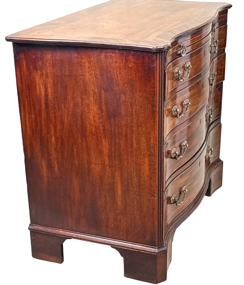 Pamono George III Mahogany Serpentine Chest of Drawers, 1770> Dressers, Commodes & Chests