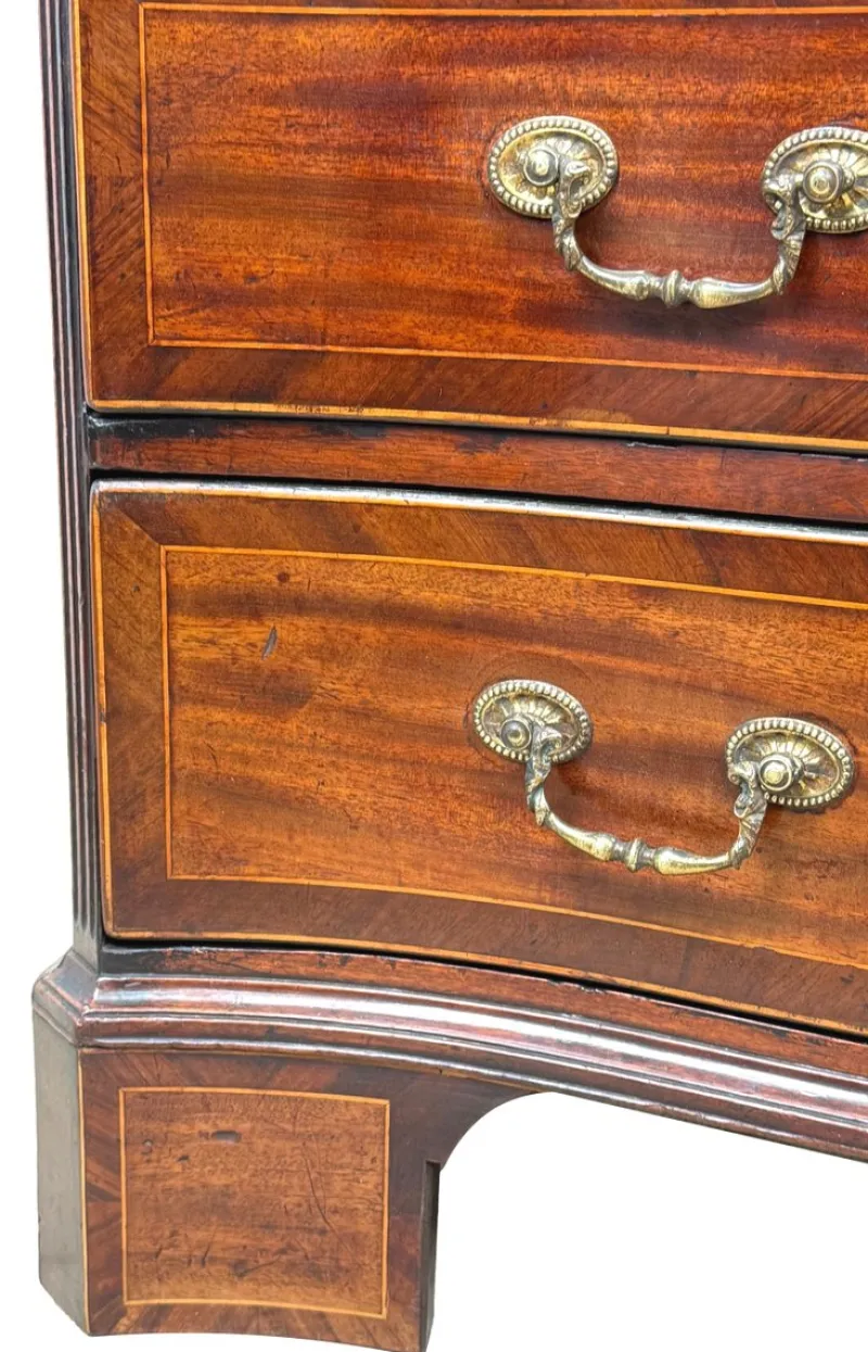 Pamono George III Mahogany Serpentine Chest of Drawers, 1770> Dressers, Commodes & Chests