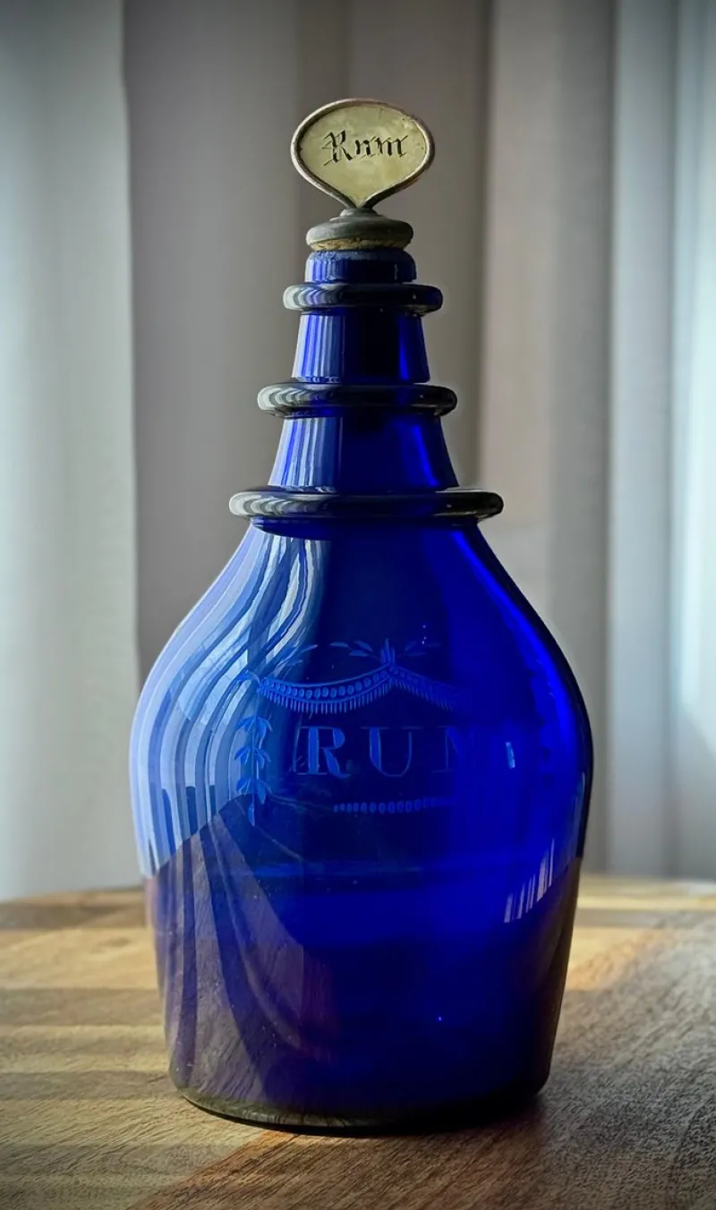 Pamono Georgian Blue Glass Rum Decanter with Engraved Decoration, 1780s-1800s> Bottles, Carafes & Jugs
