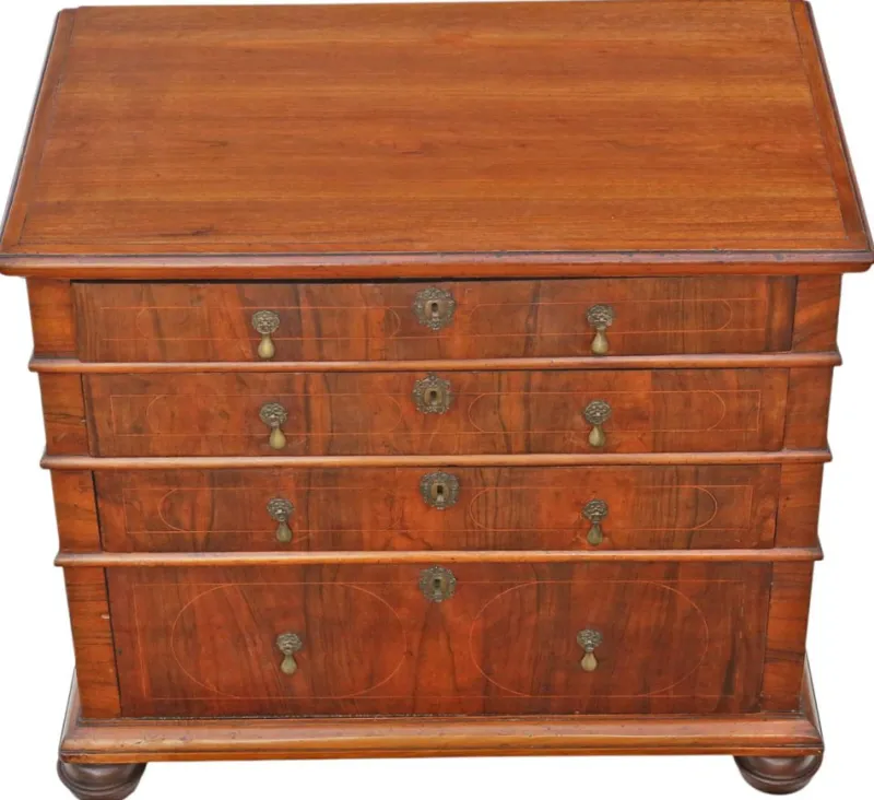 Outlet Pamono Georgian Inlaid Walnut Chest of Drawers, 1720s