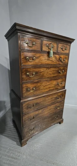 Hot Pamono Georgian Mahogany Chest on Chest of Drawers, 1750s