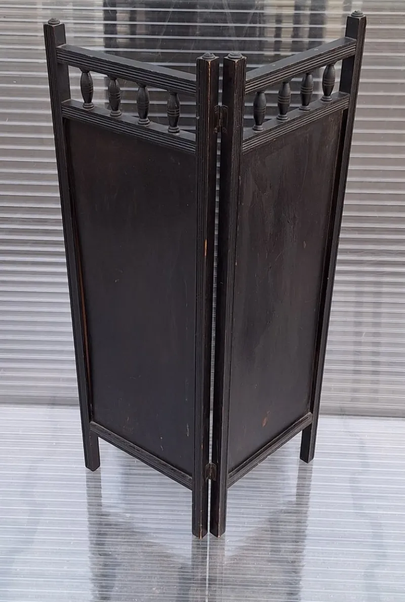 Online Pamono German Screen in Black Lacquered Beech Wood with Original Painting on the Inside, 1890s