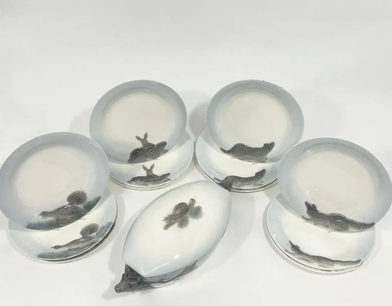Pamono German Wächtersbach Hunting Plates and Tureen attributed to Carl Bull, 1910s, Set of 13> Serving Dishes