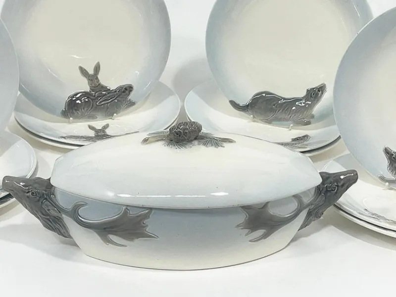 Pamono German Wächtersbach Hunting Plates and Tureen attributed to Carl Bull, 1910s, Set of 13> Serving Dishes