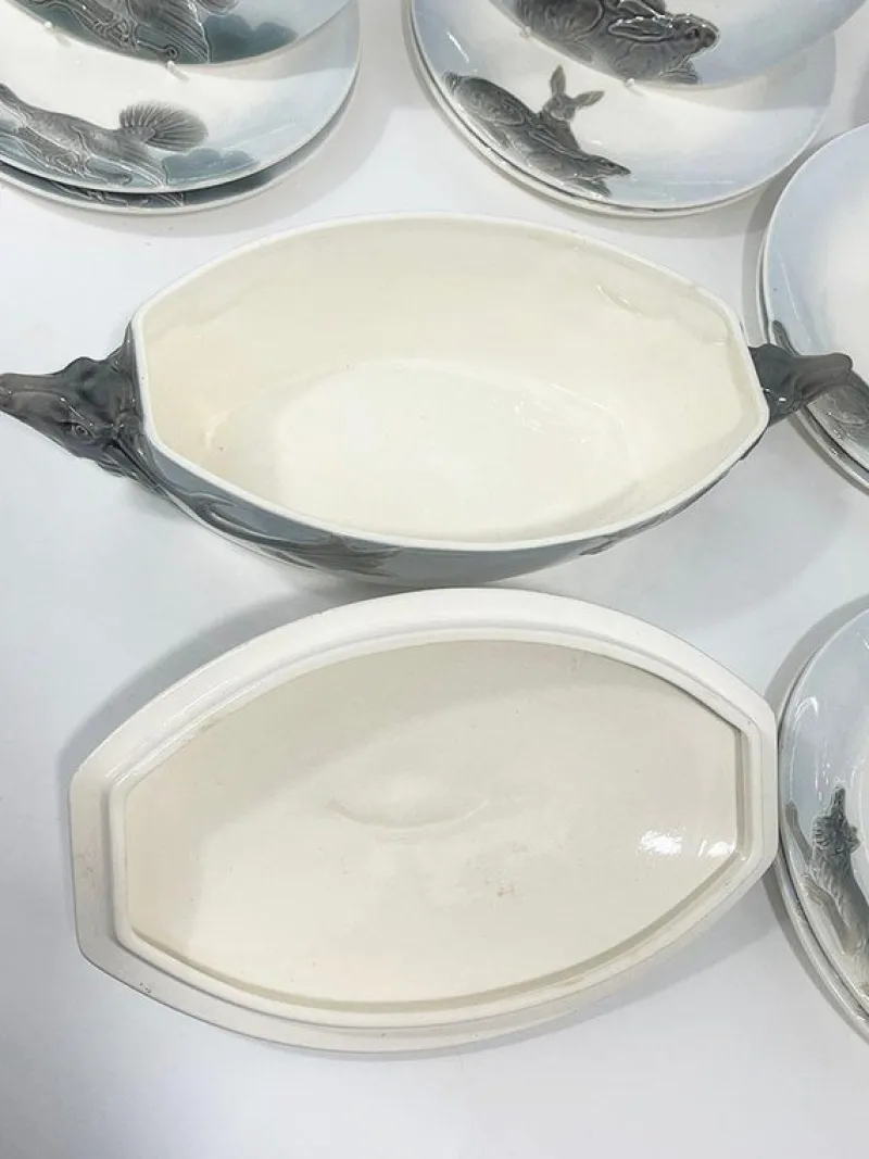 Pamono German Wächtersbach Hunting Plates and Tureen attributed to Carl Bull, 1910s, Set of 13> Serving Dishes