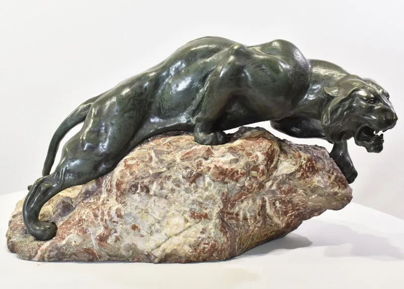 Pamono Giacomo Merculiano, Large Crouching Lioness, 20th Century, Bronze> Art Deco