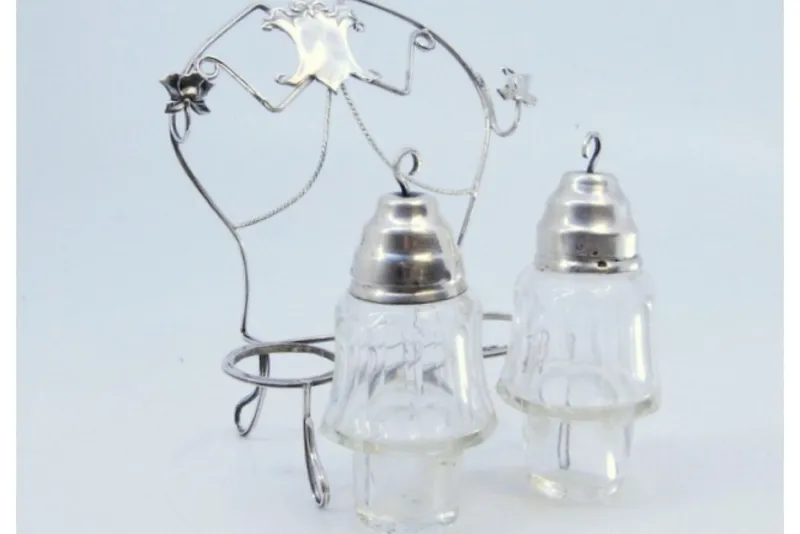 Pamono Glass Salt and Pepper Shakers with Lids and Silver Frame, Set of 2> Salt & Pepper Shakers